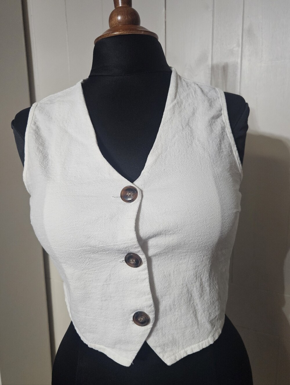 White Button-Front V-Neck Crop Top Vest - 3 Buttons